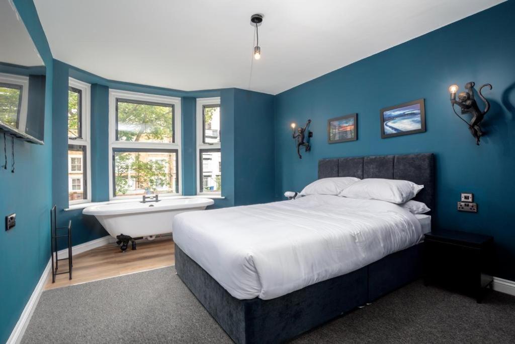23 Trafalgar Square With Hot Tub And Cinema Scarborough Exterior photo