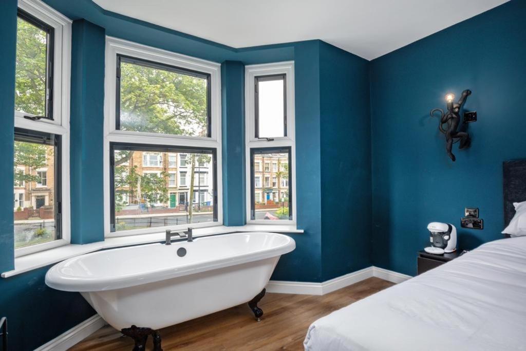 23 Trafalgar Square With Hot Tub And Cinema Scarborough Exterior photo